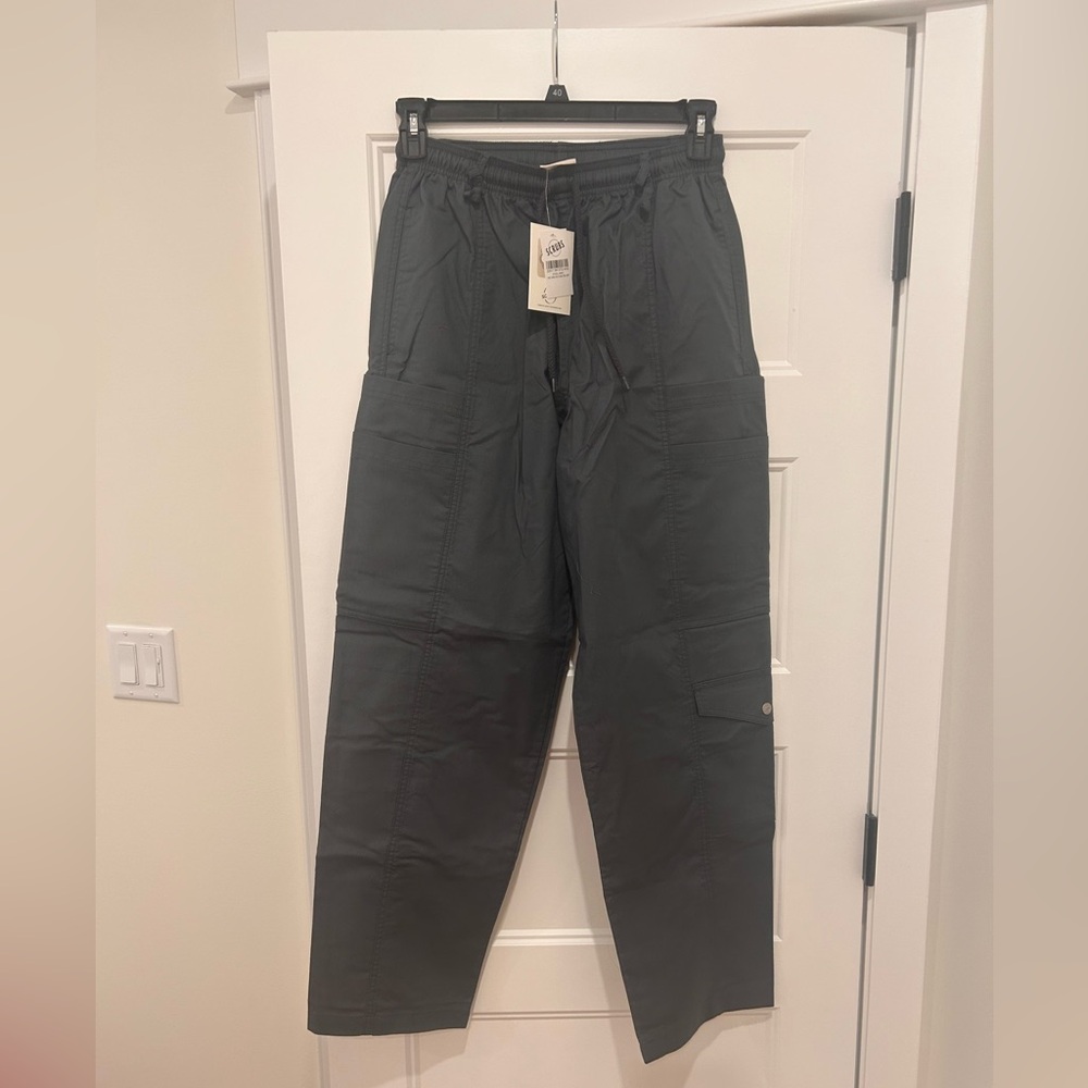 SmartScrubs Cargo Scrub Pant. NWT. Women’s size small. Steel grey.